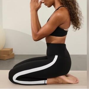 Athleta Elation Colorblock 7/8 Legging in Black/White - Size Small